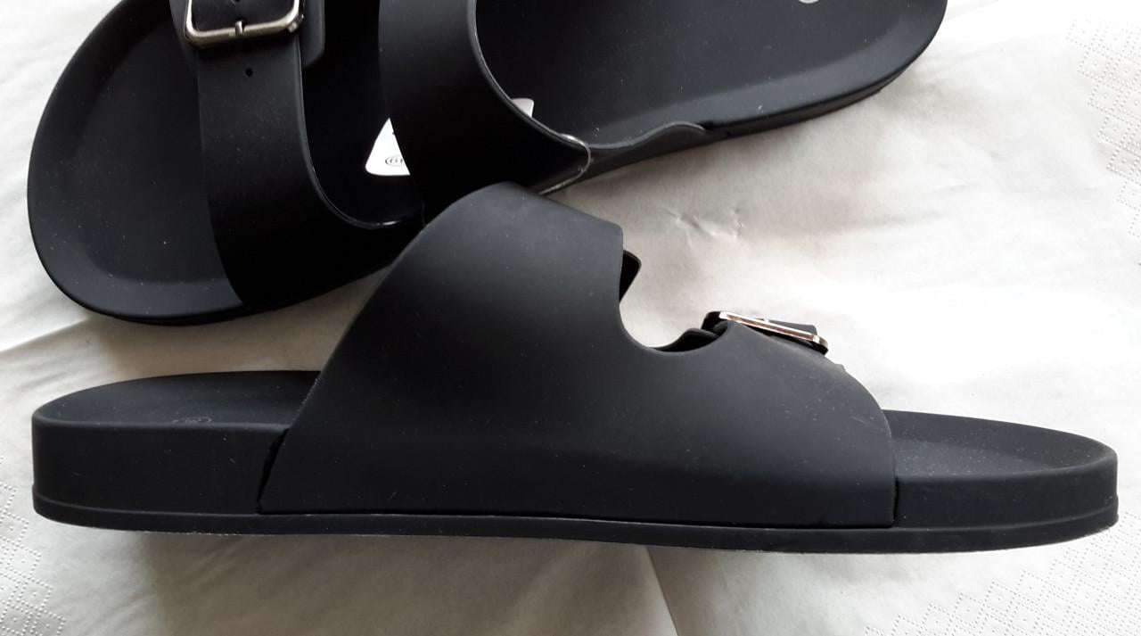 Nieuwe slippers met 2 banden - maat 39 en 41