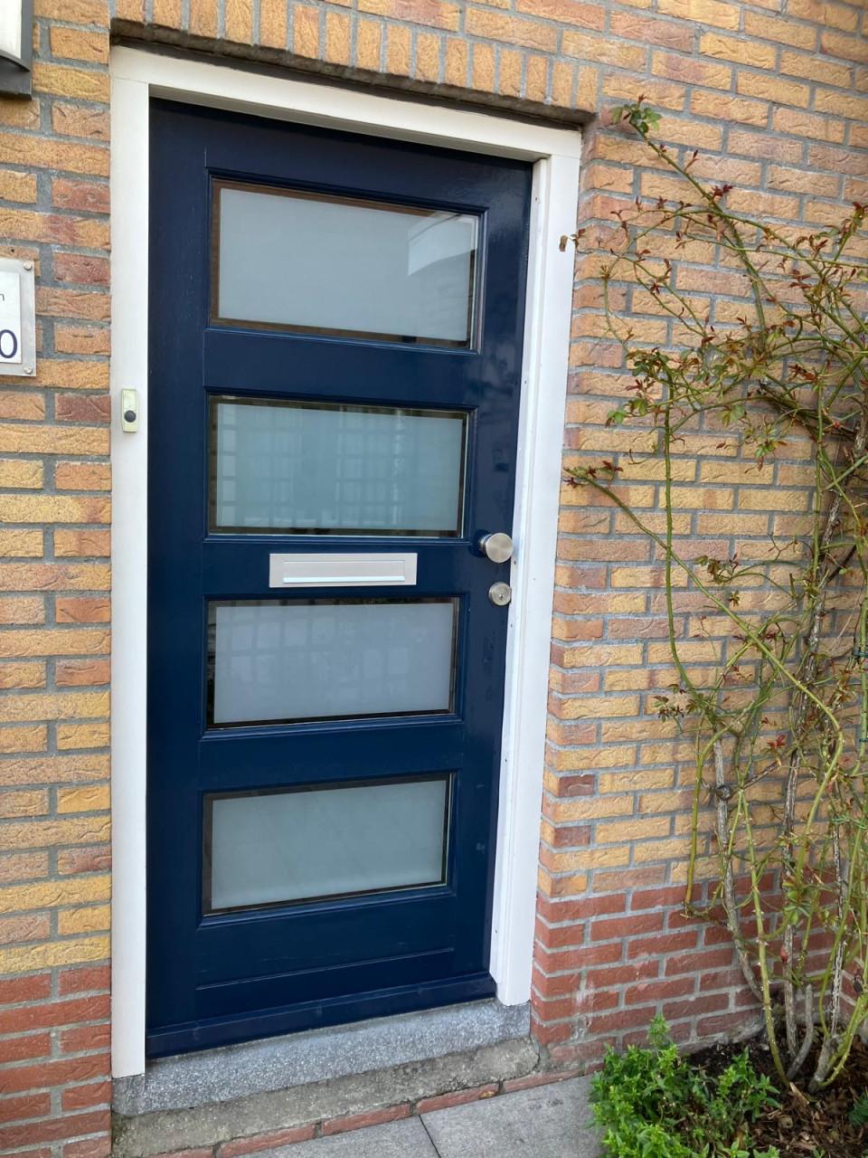 Voordeur met 4 x raampjes