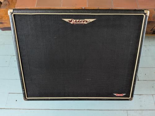 Ashdown MAG 115 bass cabinet, diep model.
