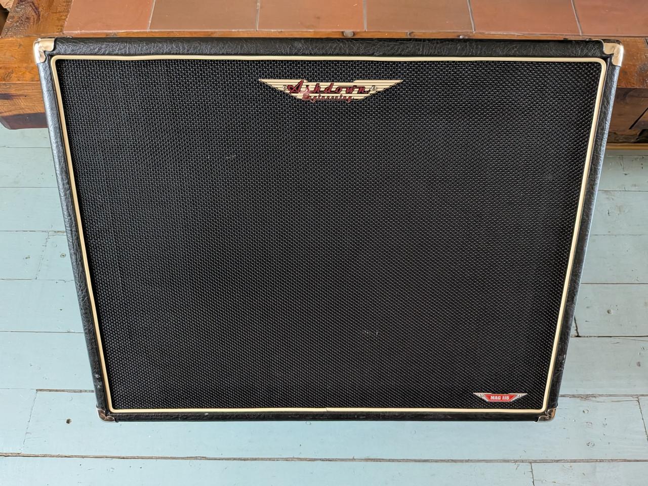 Ashdown MAG 115 bass cabinet, diep model.