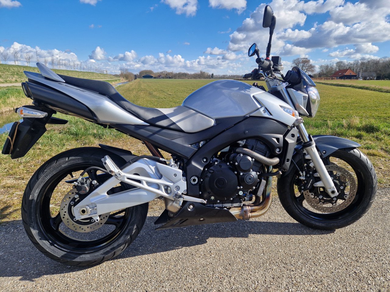 Suzuki GSR600 met maar 7400 km (aantoonbaar) van 1e eigenaar