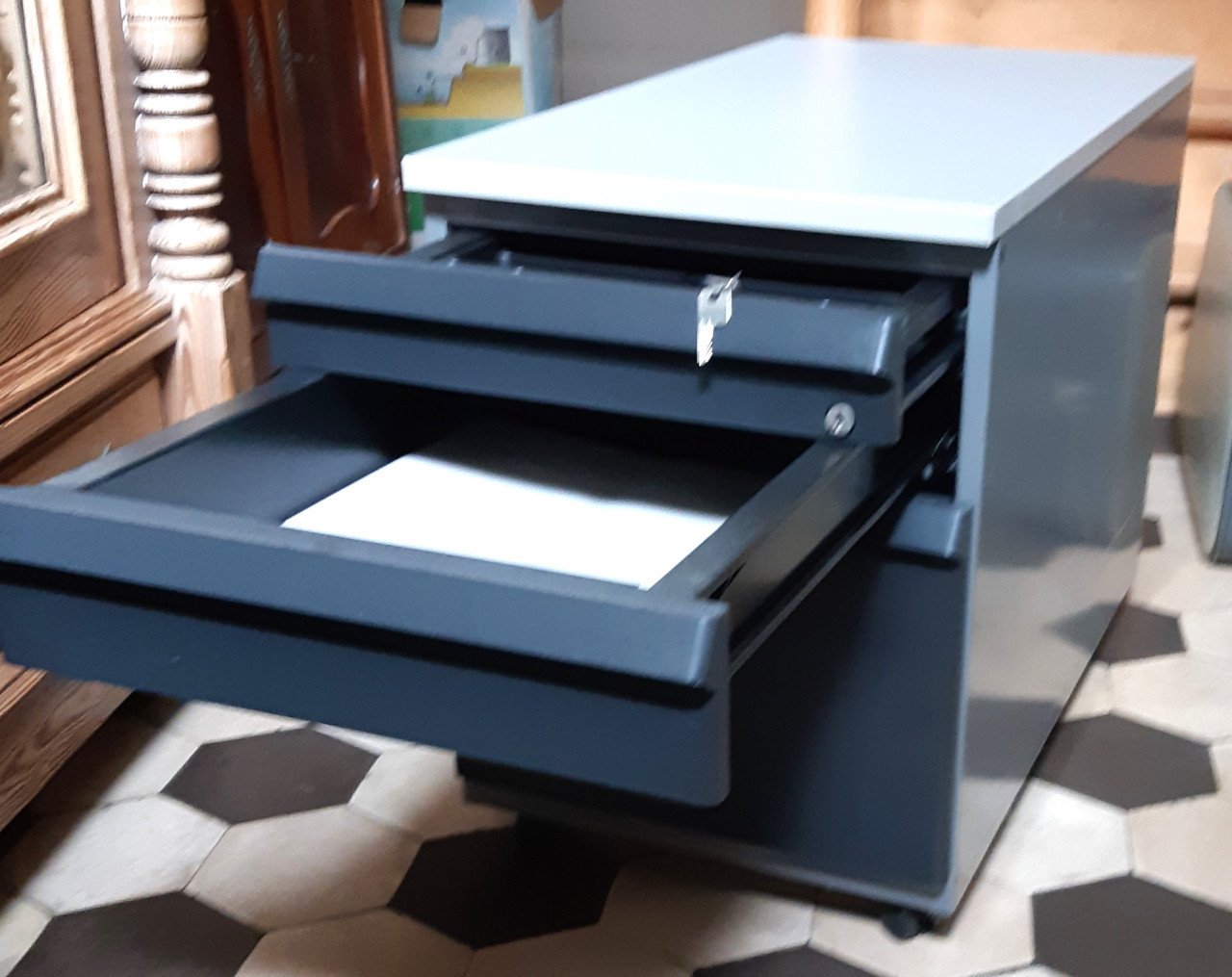 LADENBLOKJE VOOR ONDER BUREAU