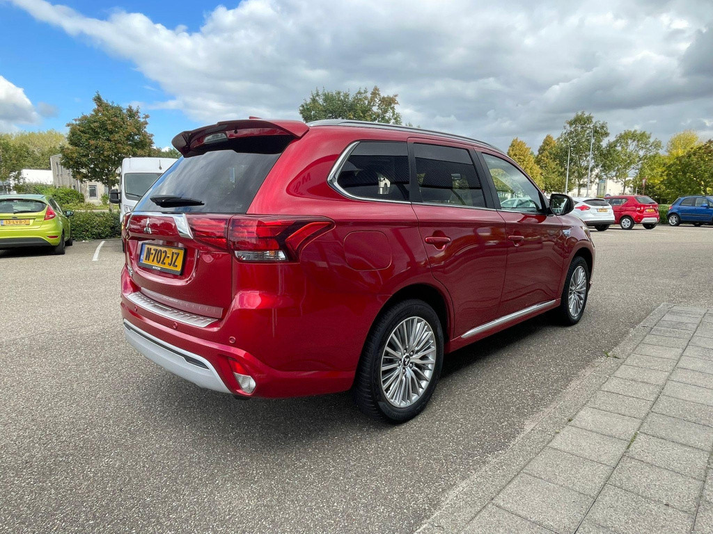 Mitsubishi Outlander 2.4 phev intense+ plug in hybride automaat