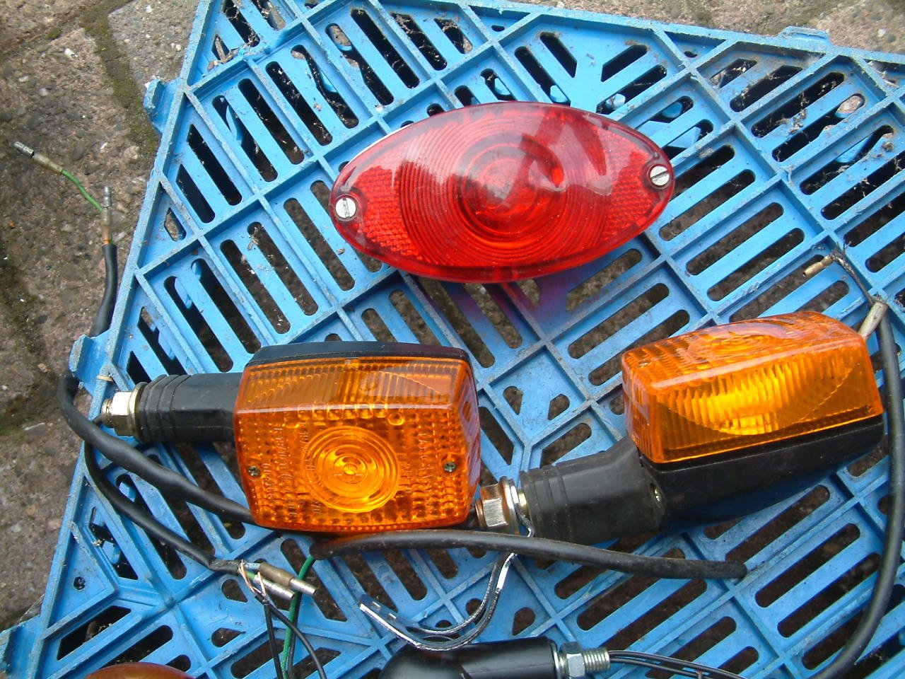 Doos   knipperlichten   klein en groot en achterlicht  het kat oogje