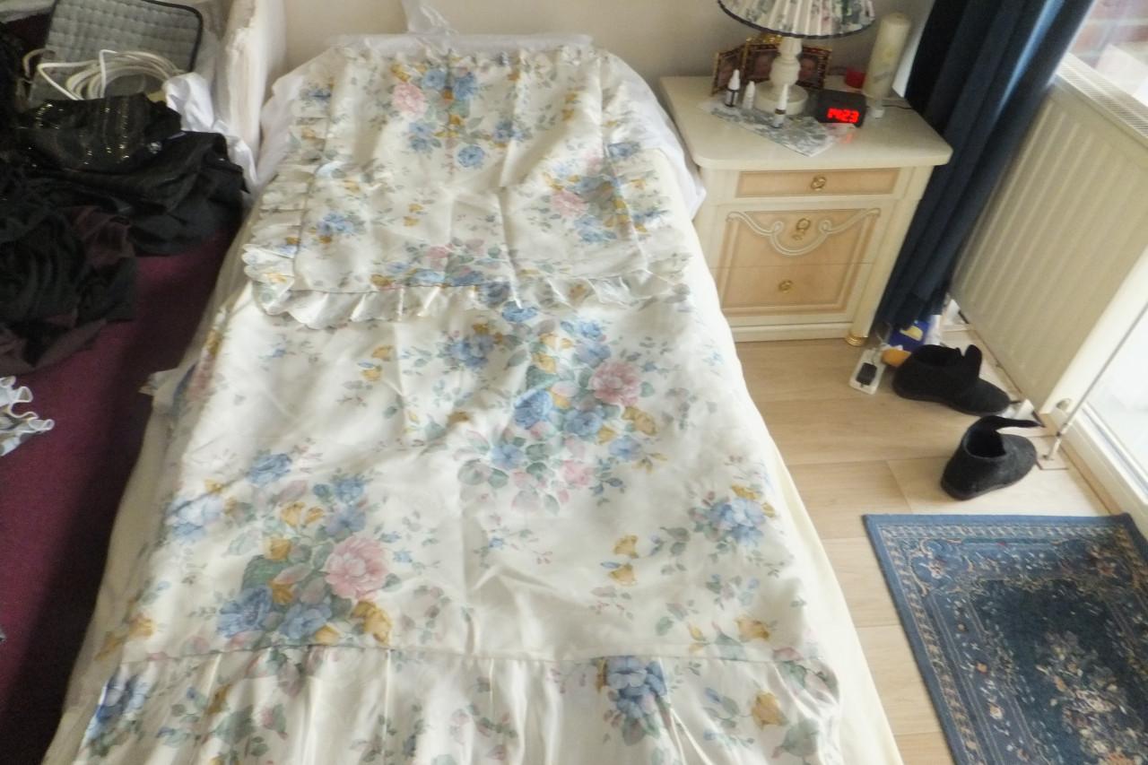 Mooie gebloemde 1 persoons sprei met bijpassende sloop