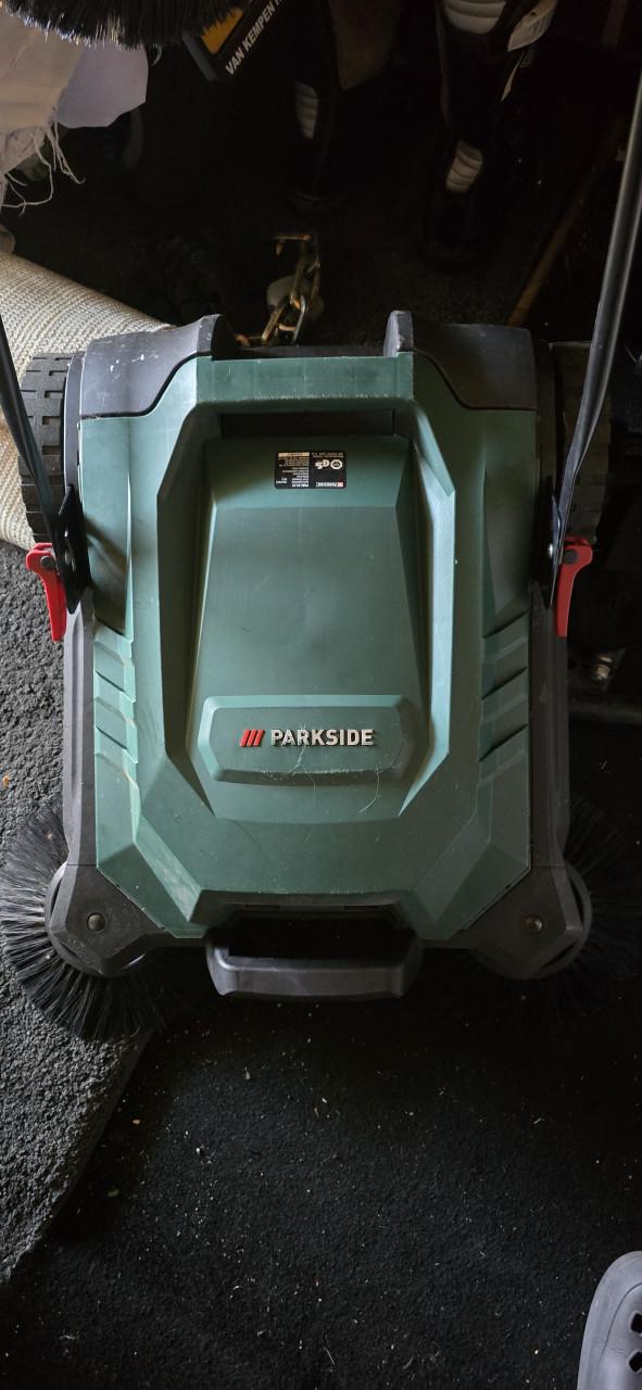 Veegwagen van Parkside inclusief 2 extra borstels