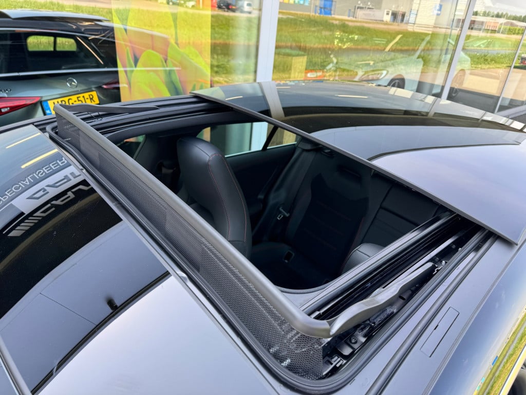 Mercedes-Benz Cla shooting brake 250 e amg line automat / panoramadak / 360