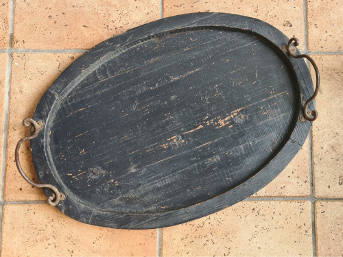 Vintage houten dienblad  Met metalen handgrepen  Oud, mat zwart geverfd
