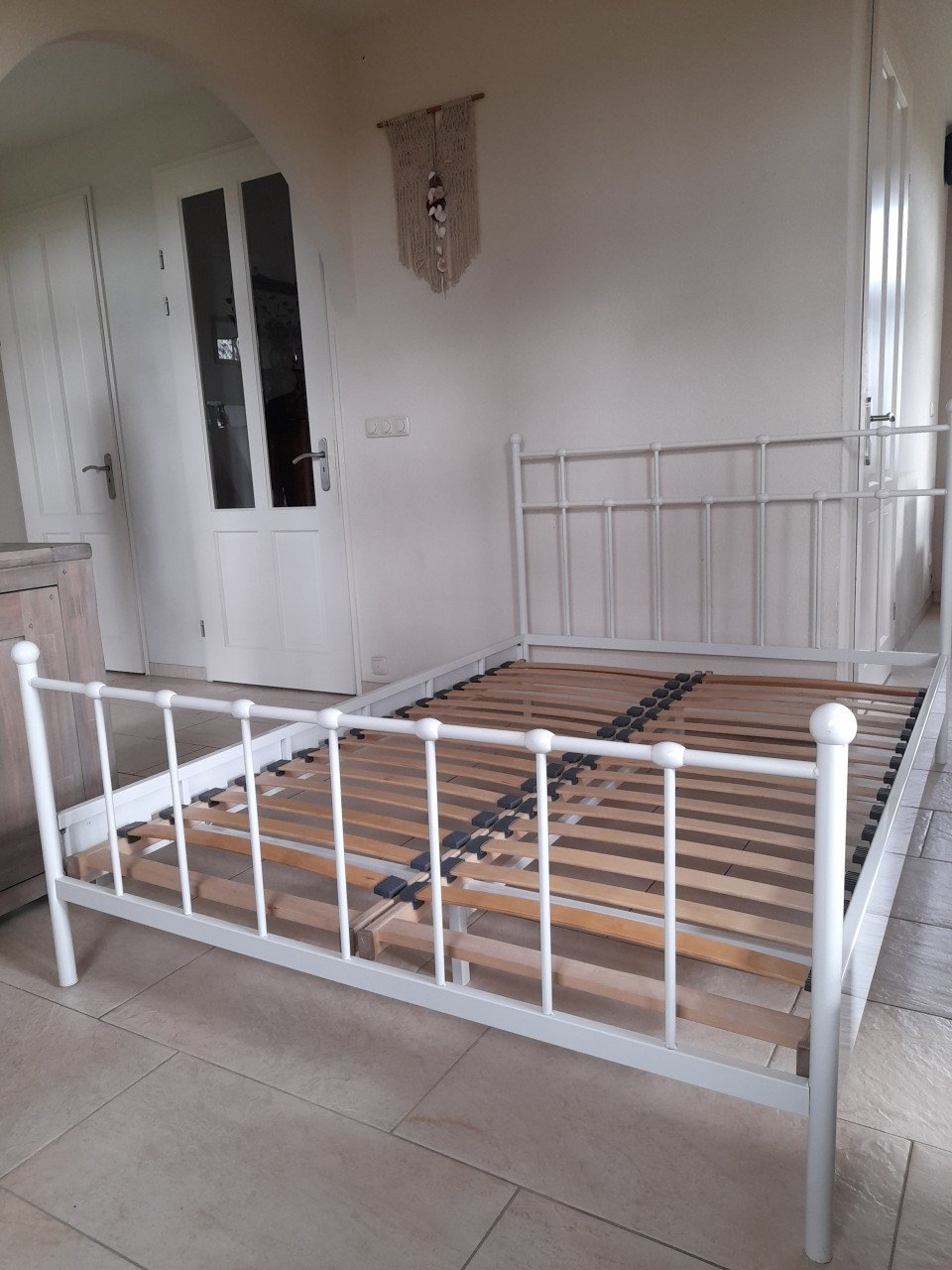 140 x 200 Metalen bed (in goede staat ) eventueel met matras!