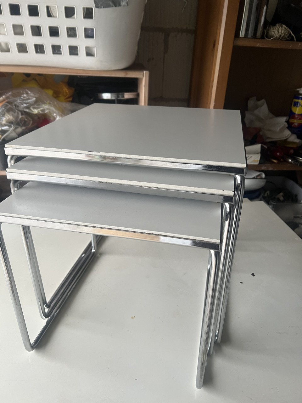 Mesona Bijzettafel set wit RVS chroom voet  als nieuw