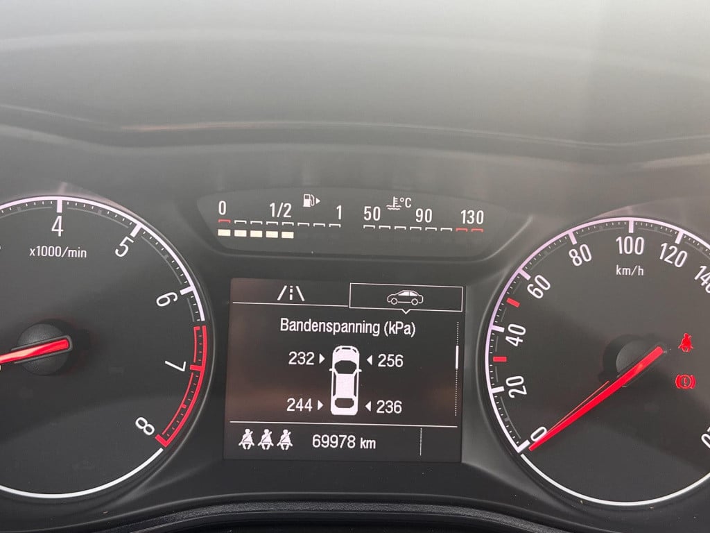 Opel Corsa 1.4 120 jaar edition, carplay, trekhaak enz. enz...