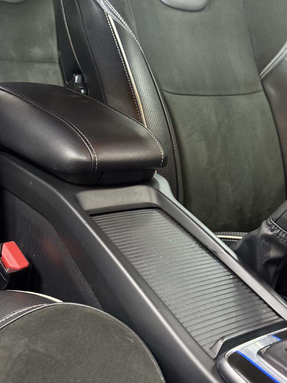 Volvo V40 2.0 D4 | 2014 model | 240 PK | Zwart R Design