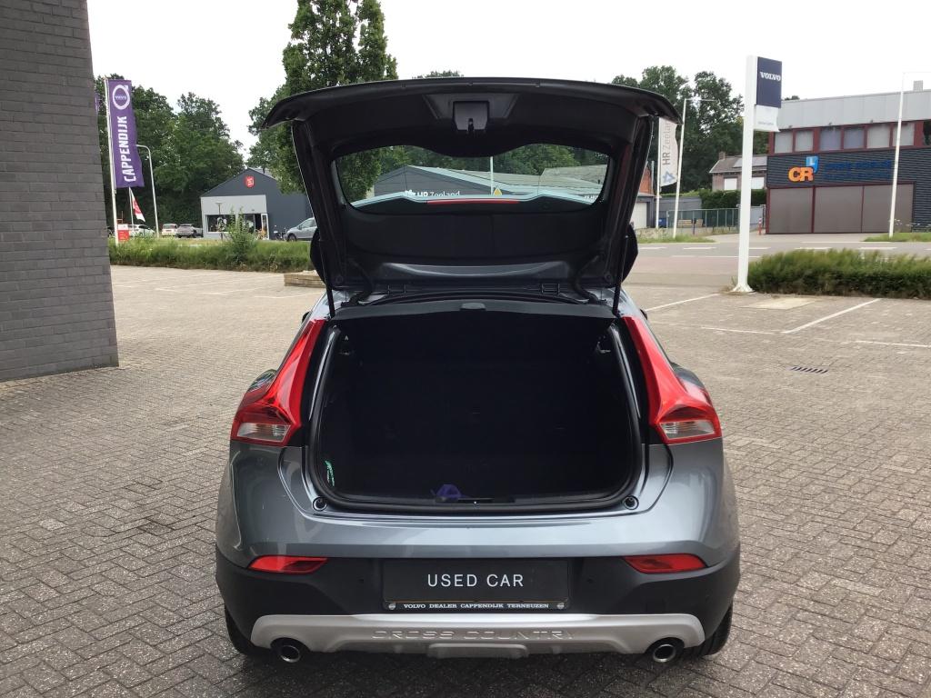 Volvo V40 cross country 1.6 t4 momentum