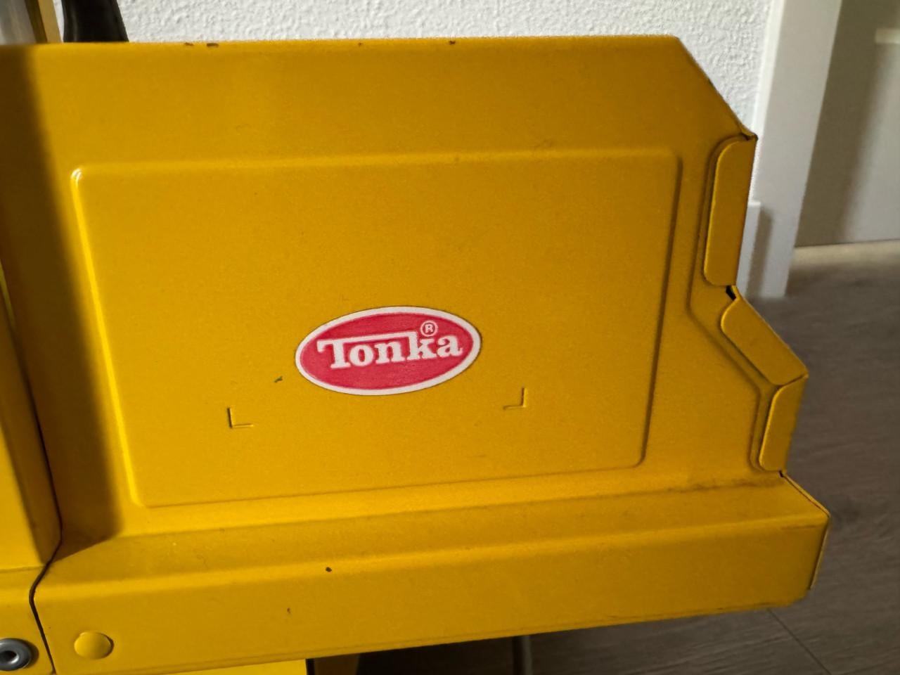 Vintage metalen graafmachine met rupsbanden van Tonka