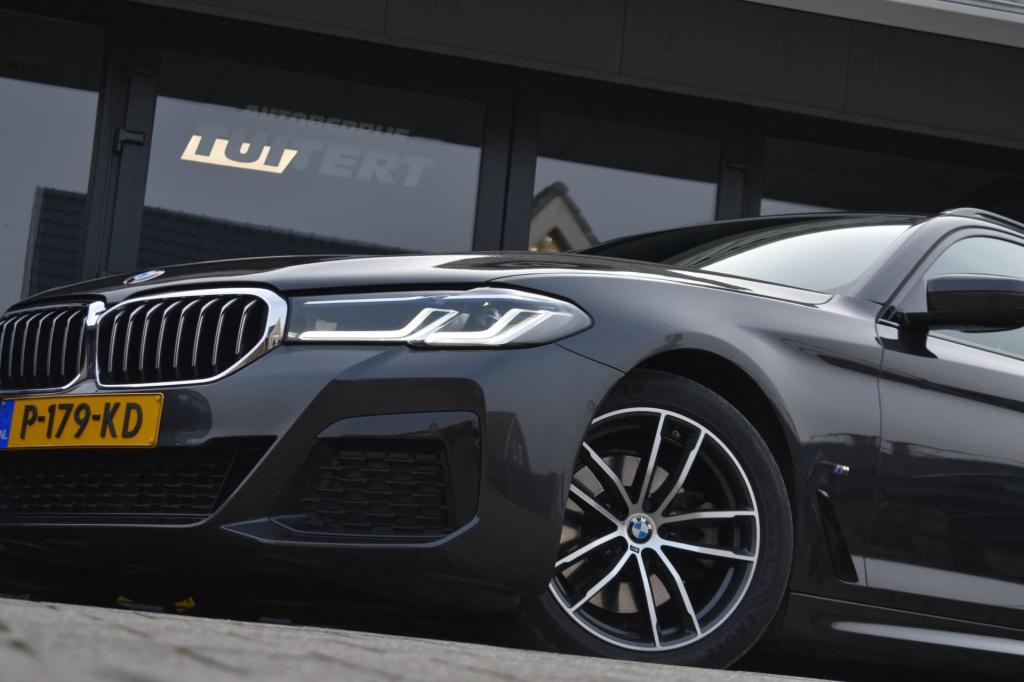 BMW 5 Serie touring 520i m-sport | laserlight | nap | dealer onderhouden | 