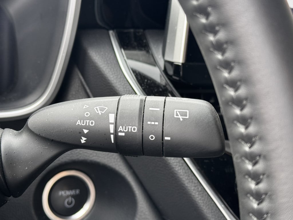 Toyota Corolla Cross 2.0 high power hybrid first edition | apple carplay |