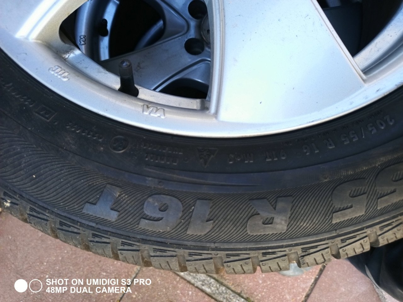Autobanden met velg