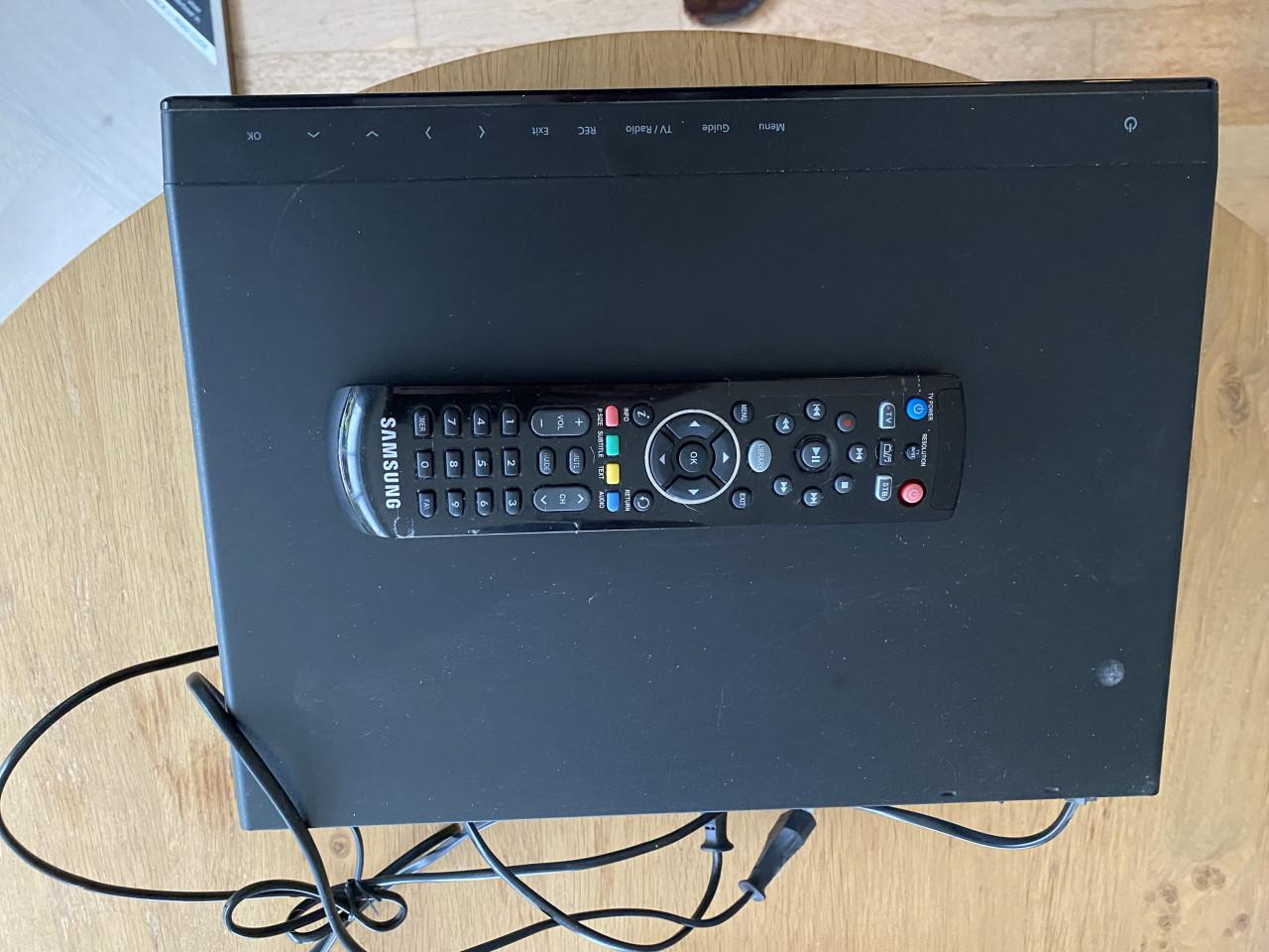 2 Samsung SMT-C7140 decoders