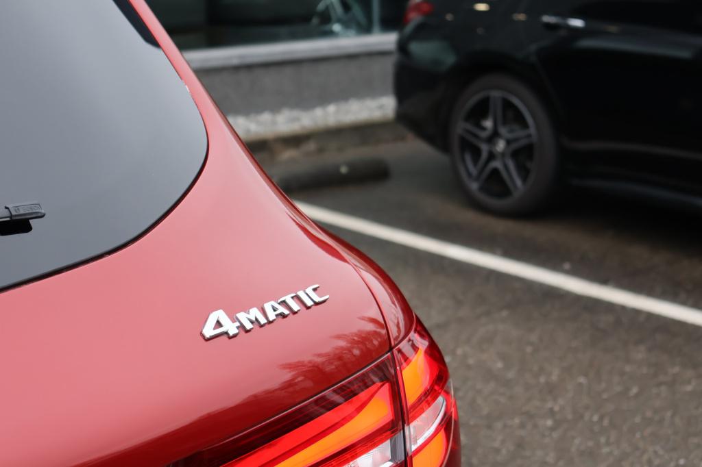 Mercedes-Benz Glc 250 d 4matic amg l panoramadak l trekhaak l stoelverwarmi