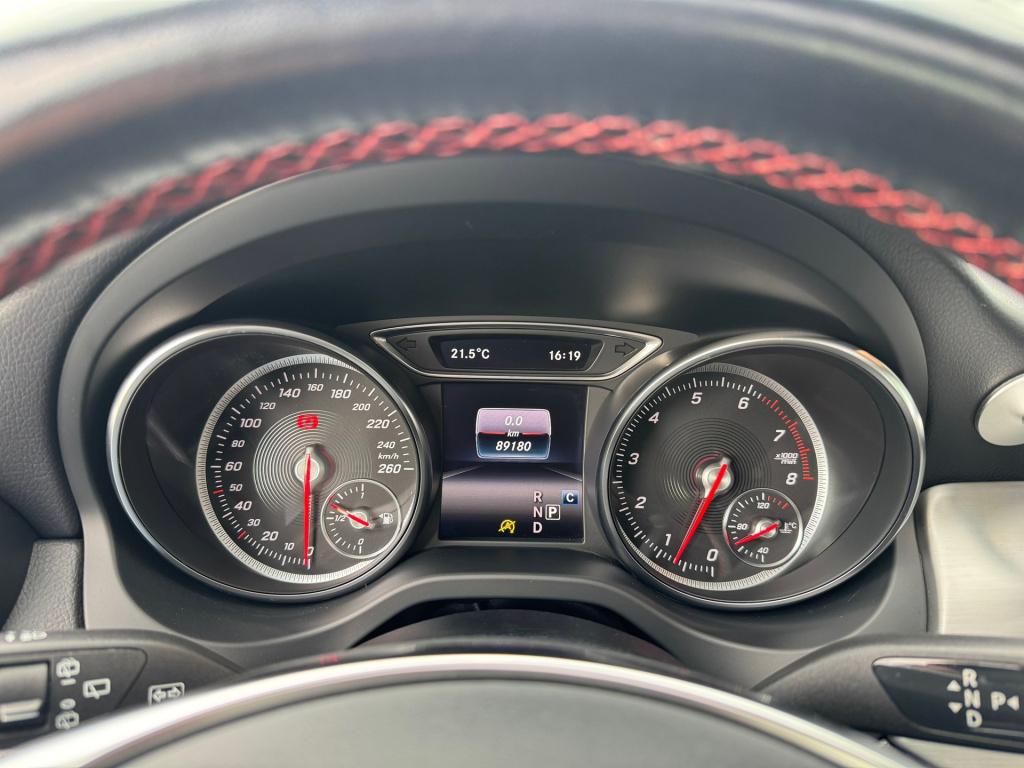 Mercedes-Benz Gla-klasse 200 amg line automaat , panoramaschuifdak , trekha