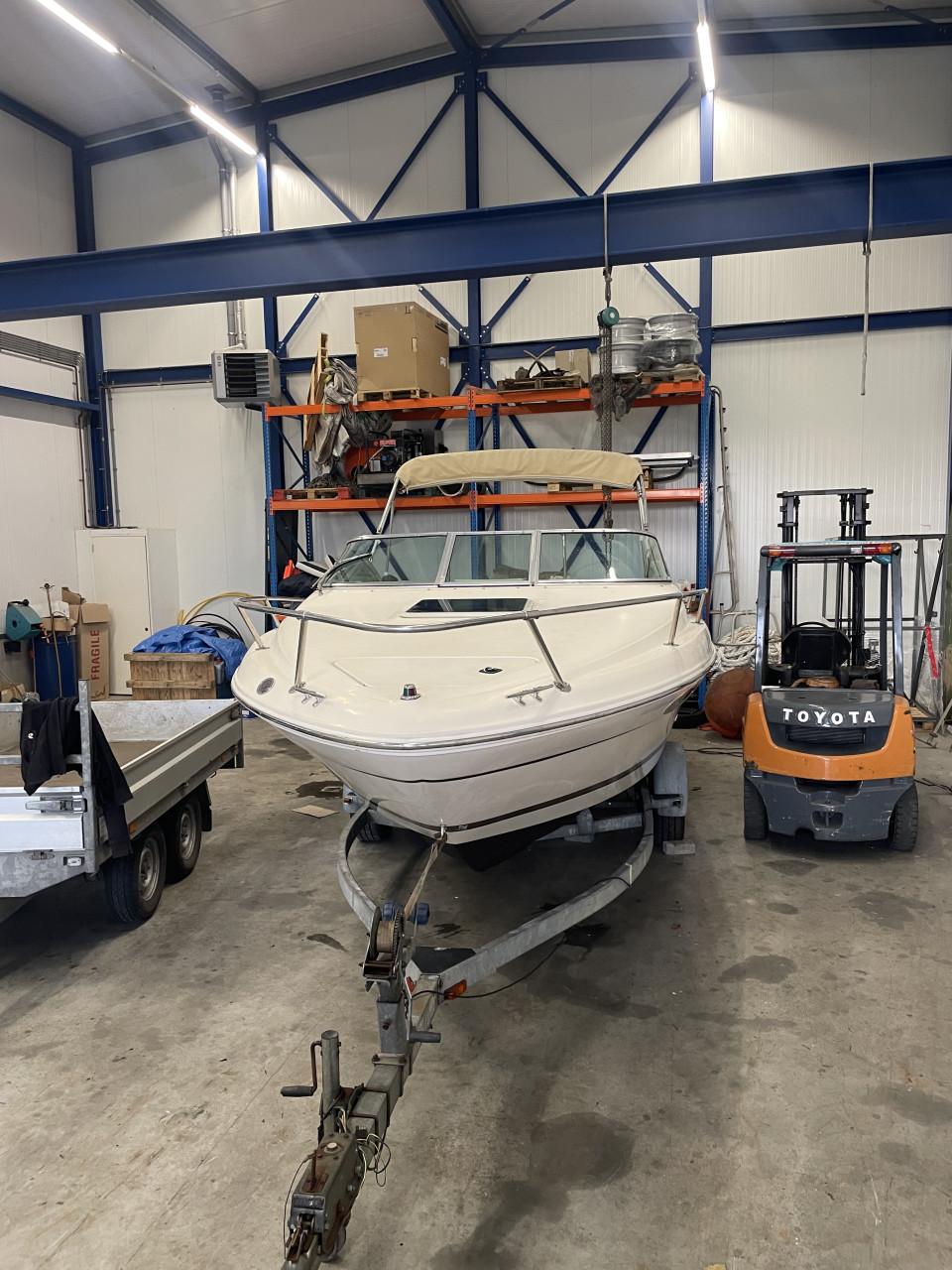 Sea Ray 220 Refit 2022 - Mooie Cuddy Cabin, V8!