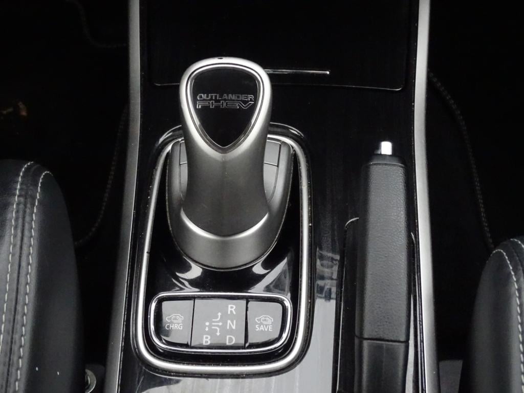 Mitsubishi Outlander 2.0 phev executive edition | trekhaak | navi | camera