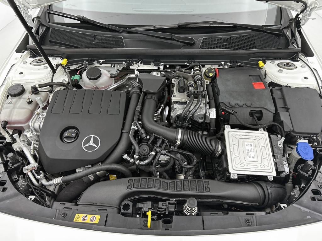 Mercedes-Benz A-Klasse 250 e plug in hybride | amg line | stoelverwarming |