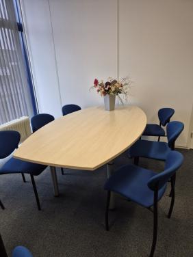 Mooie conferentietafel / bureau