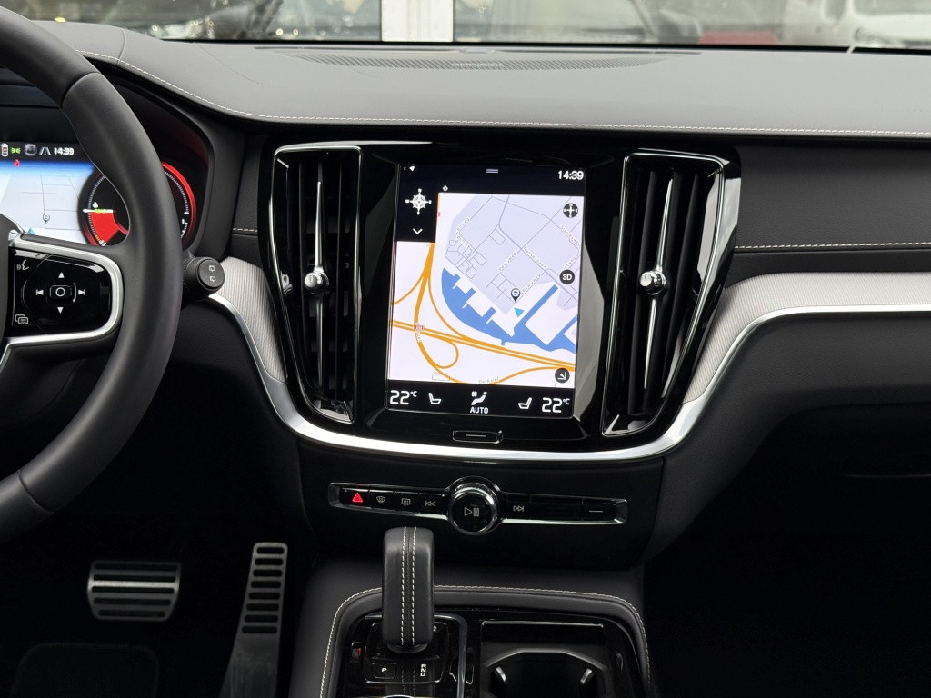 Volvo V60 t8 390pk recharge r-design| panodak| adap.cruise| trekhaak| came