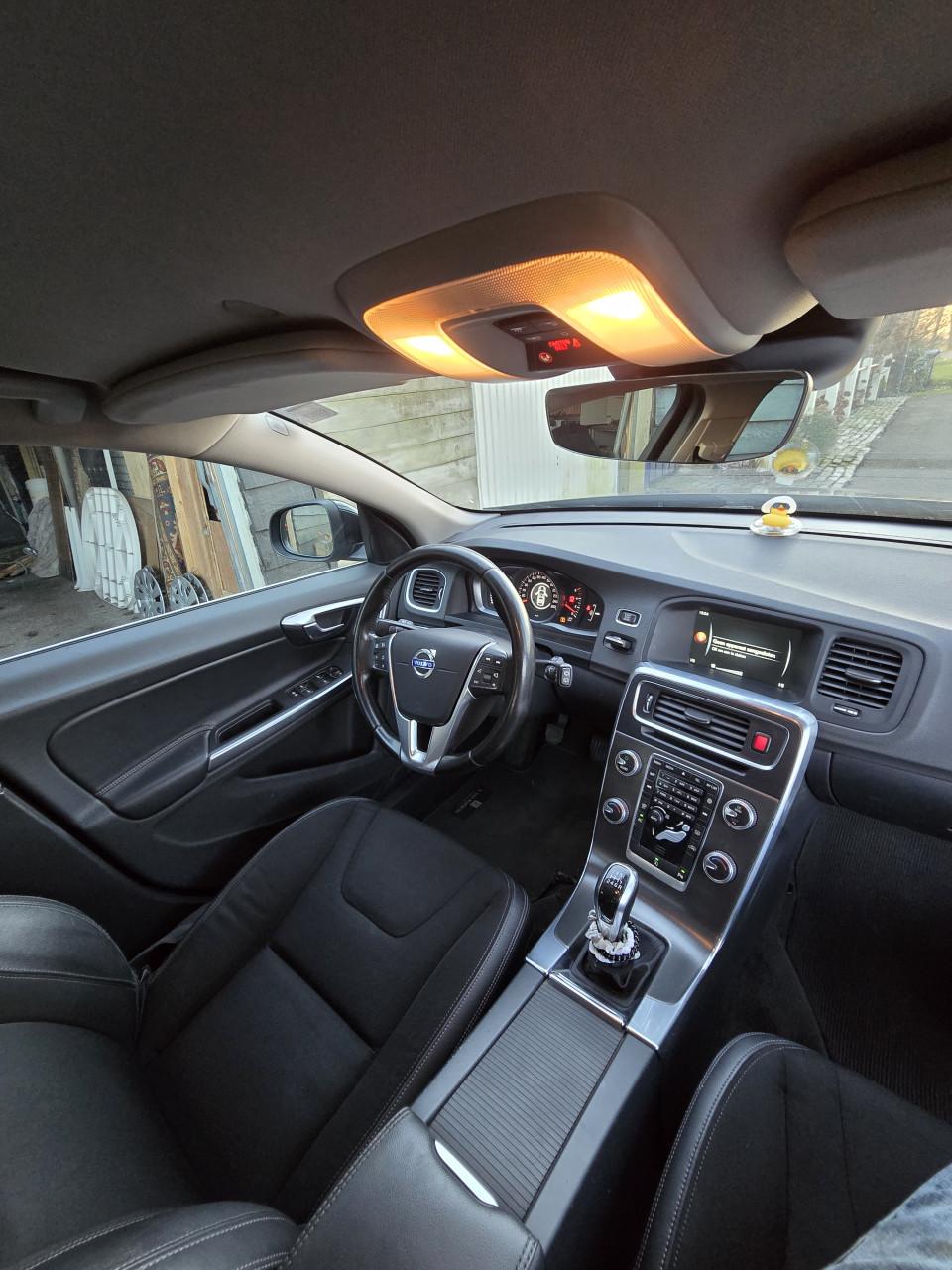 Volvo V60 D4 2015