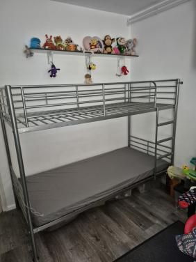 Stapelbed plus een matras