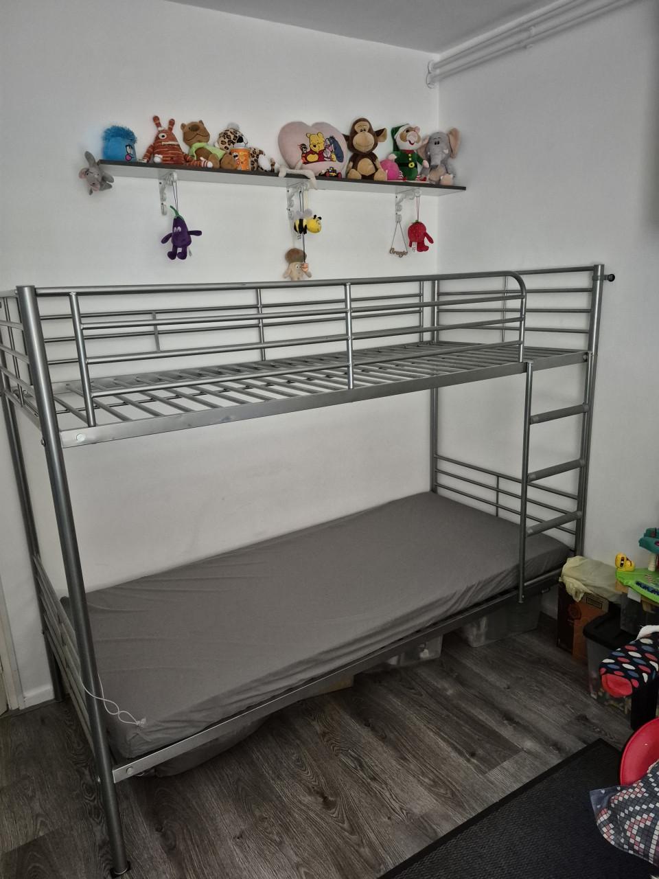 Stapelbed plus een matras