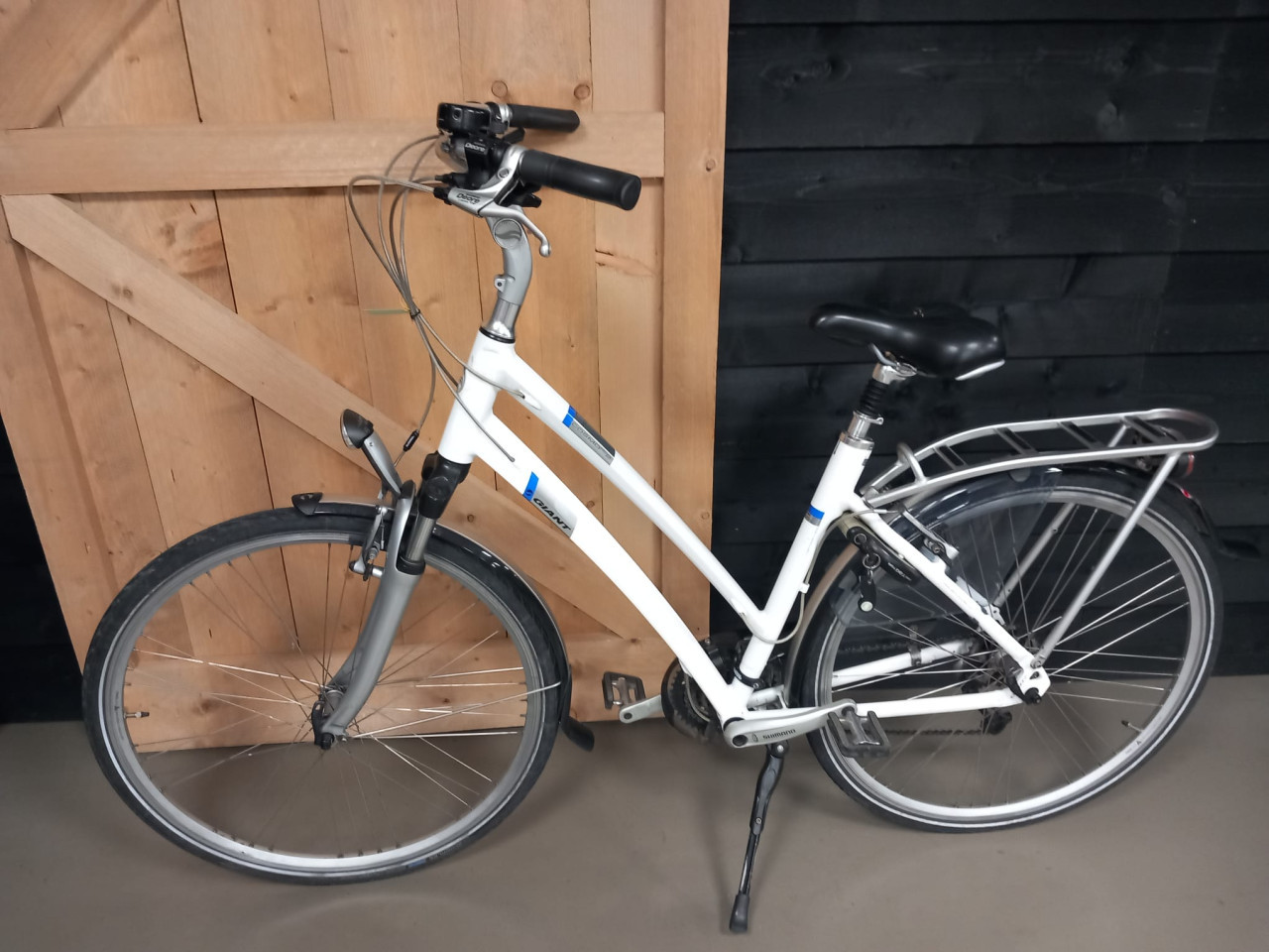 Nette sportieve Giant Cosmo RS 2 met 27 versnellingen