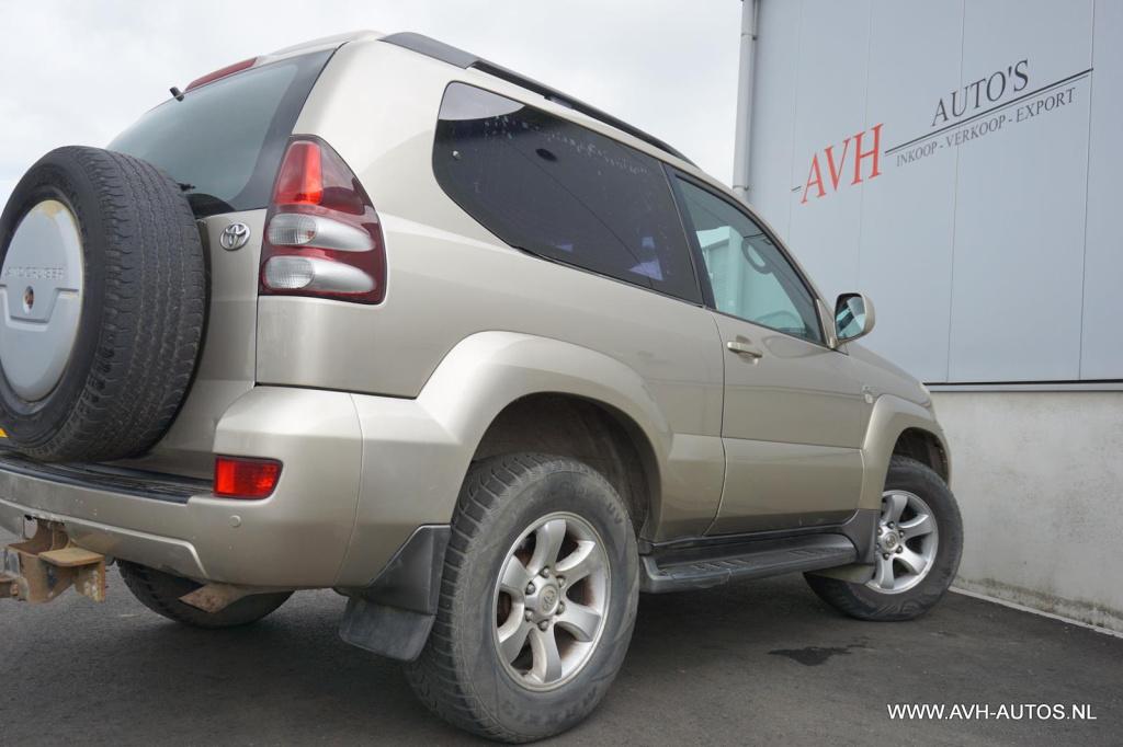 Toyota Land Cruiser 3.0 d-4d vx hr blind van, differentieel maakt herrie!!