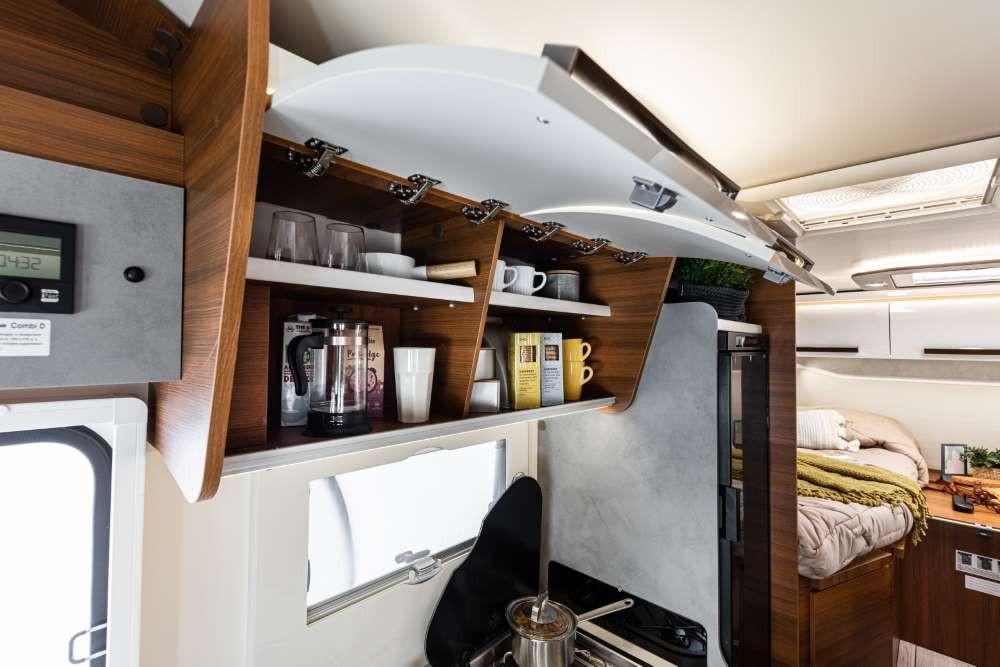 Elnagh Baron 65 - Luxe alkoof met lengtebedden - Zonnepaneel - 2023