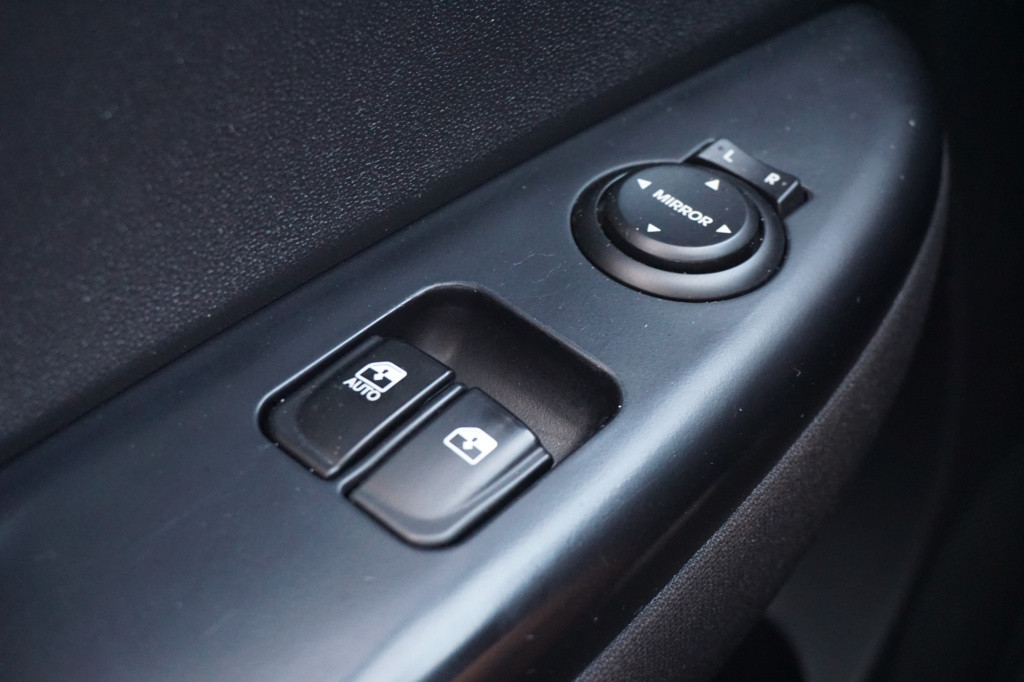 Hyundai I 20 1.2i dynamicversion airco / elektr. ramen / parkeers. / nap