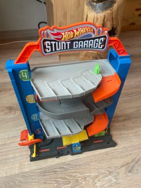 Hotwheel garage