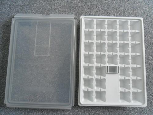 IJS BLOKJES DOOS NIEUW VOOR 35 IJSBLOKJES 25 X 18 CM