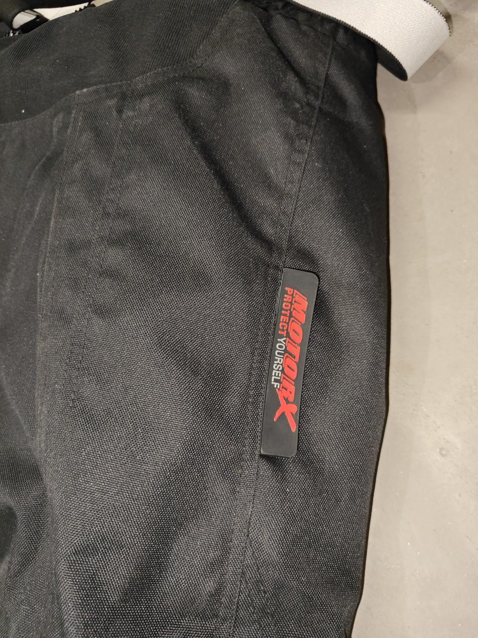 Complete Motoroutfit: Leren Jas, Broek, Handschoenen & Tas