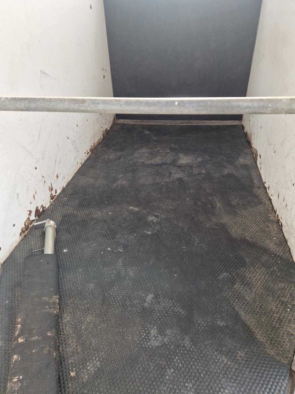Paardentrailer weijer