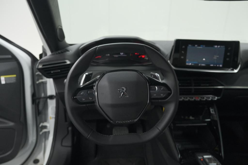 Peugeot 2008 puretech 130 eat8 allure | camera | navigatie | parkeersensore