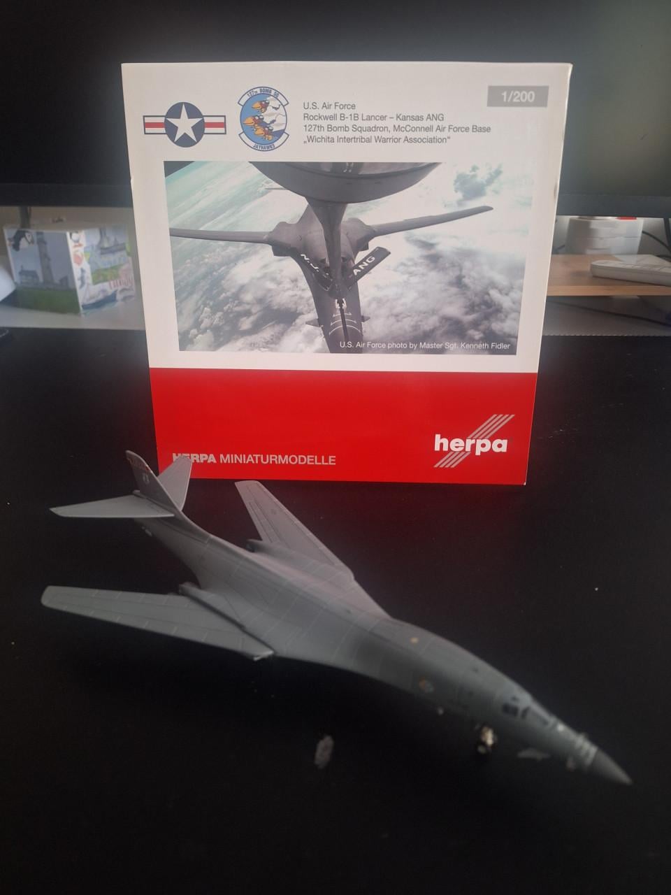 Diecast model Rockwell B-1B, 1:200