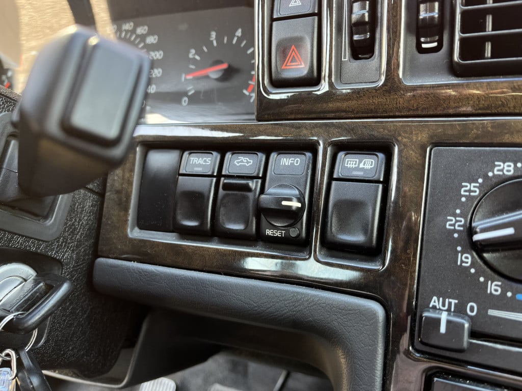 Volvo 850 2.3 t-5r automaat estate | cream yellow | bijzonder netjes en ori