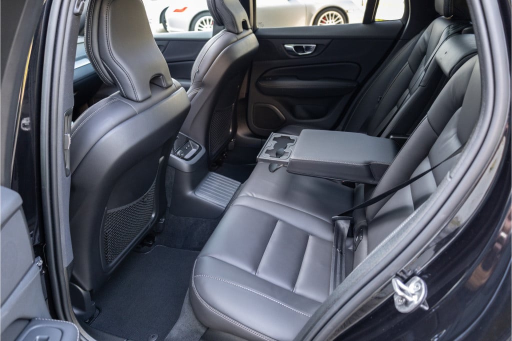 Volvo V60 2.0 t6 plug-in hybrid awd plus dark ✅h&kaudio✅pano✅fullled✅leder
