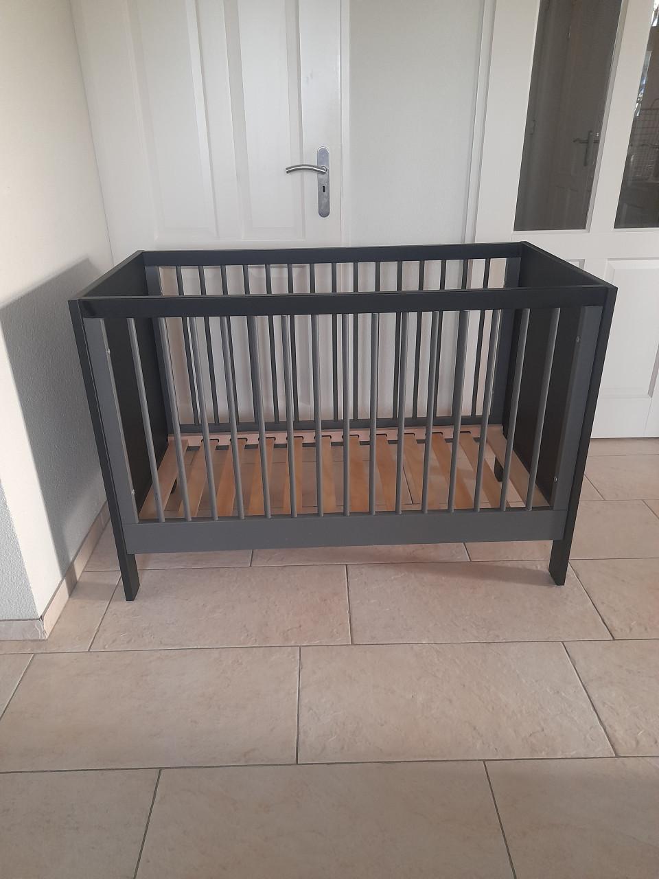 Ledikantje ( in goede staat )