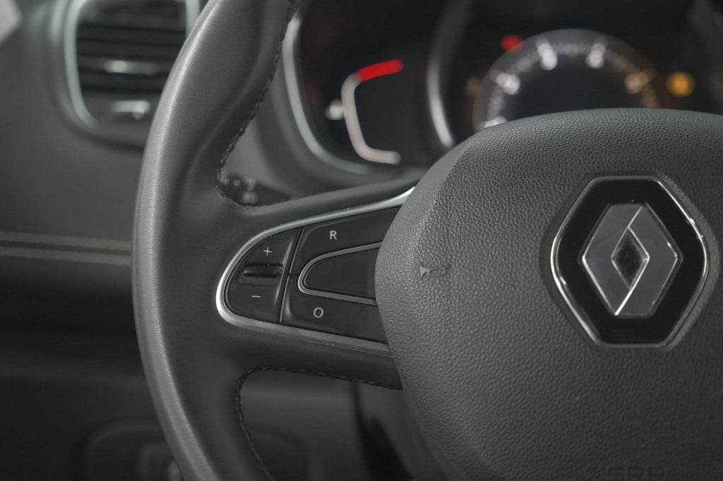 Renault Scenic tce 140 bose | trekhaak | camera | dodehoekdetectie | naviga