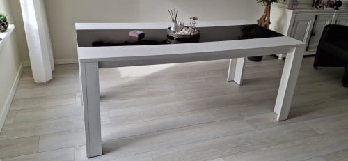 Witte eettafel met zwarte glasplaat afmeting180 x 90