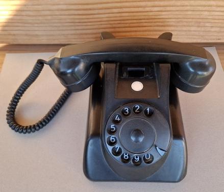 Oude Bakelieten Telefoon  Lees Adv.