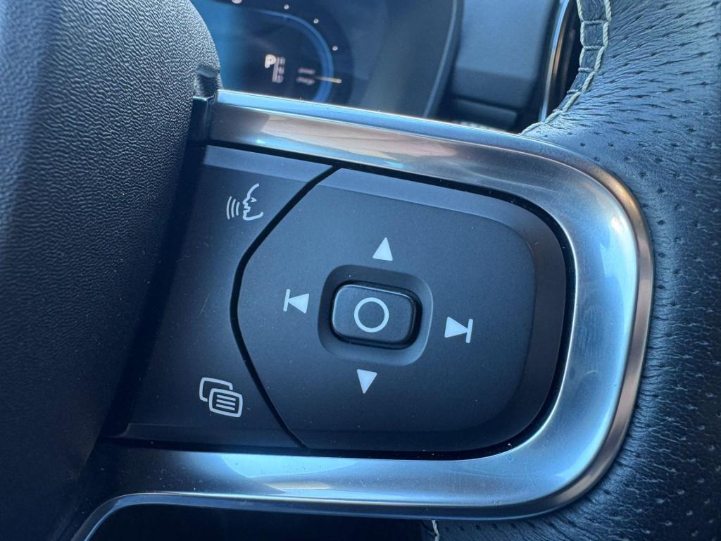 Volvo XC40 recharge p8 awd r-design