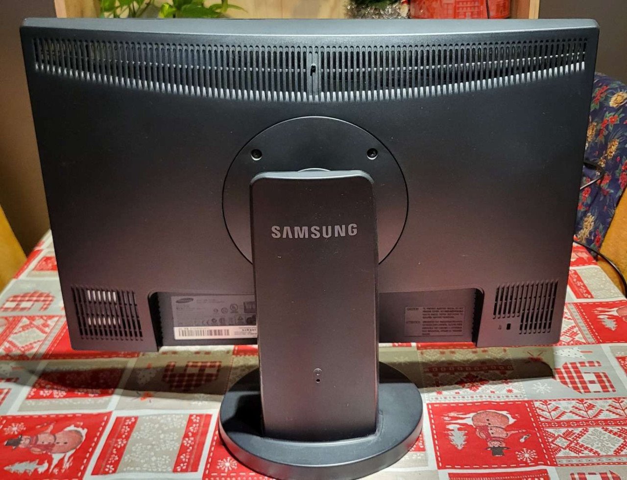 22 inch Samsung Syncmaster 2243BW Zwart + dvi/vga kabels.